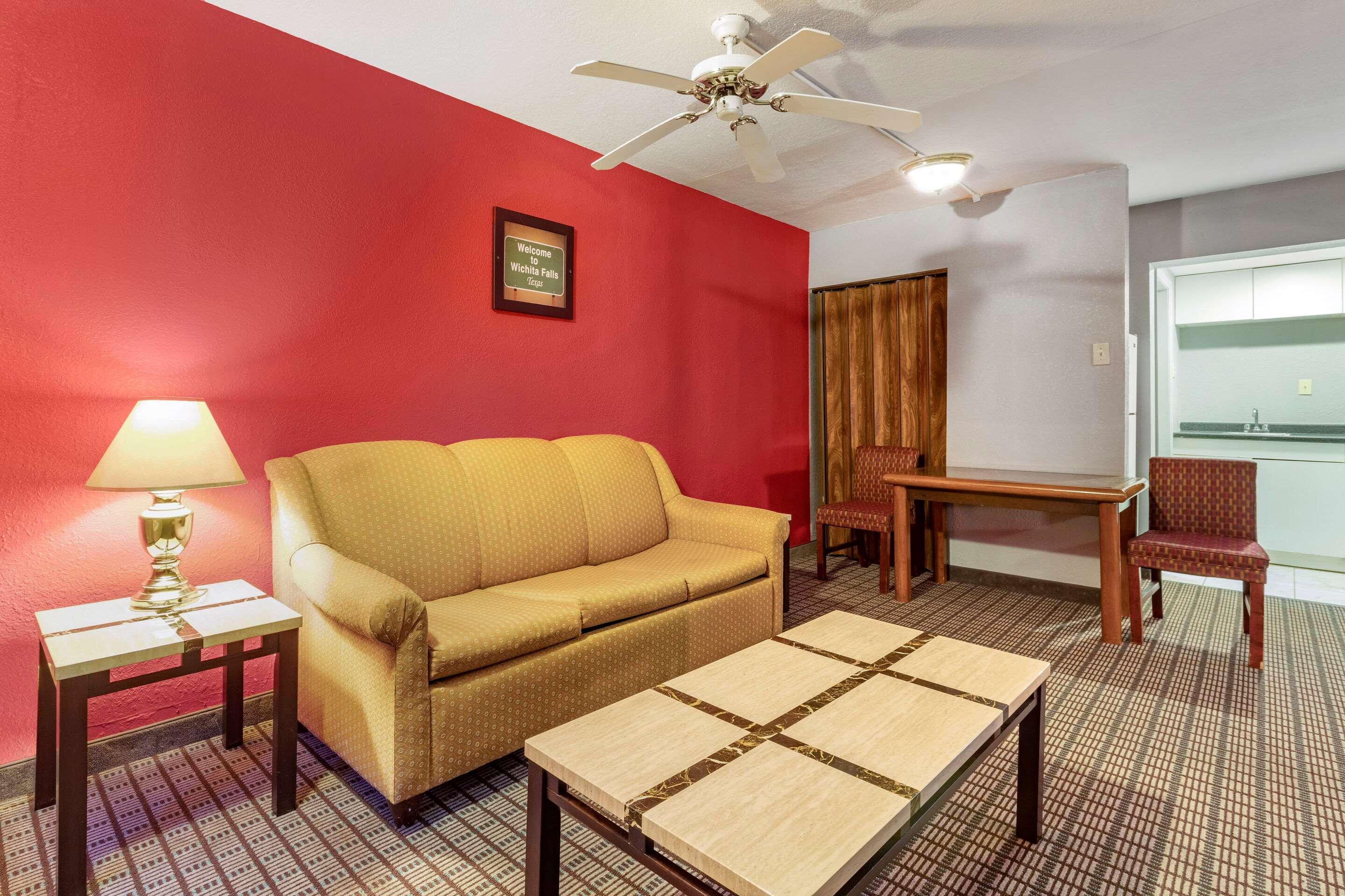 Econo Lodge Wichita Falls Downtown Zewnętrze zdjęcie